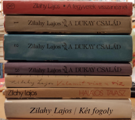 Zilahy Lajos: 7 db Zilahy Lajos: A Dukay család 1-3. (I-III.); A fegyverek visszanéznek; Halálos tavasz/Az ezüstszárnyú szélmalom; Két fogoly; Valamit visz a víz antikvár