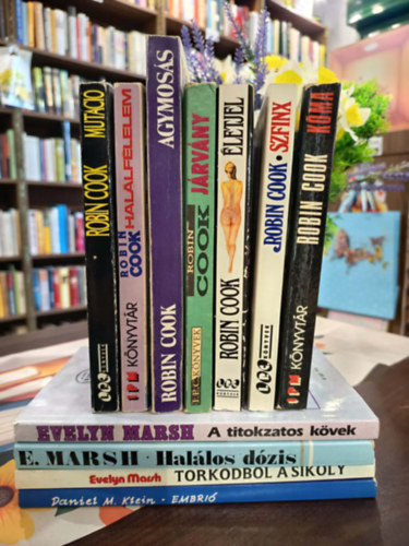 Robin Cook, Evelyn Marsh, Daniel M. Klein: Orvosi krimi könyvcsomag 11 darabos KÖNYVMENTŐ AJÁNLAT: Mutáció, Halálfélelem, Agymosás, Kóma, Járvány, Életjel, Szfinx, A titokzatos kövek, Halálos dózis, Torkodból a sikoly, Embrió antikvár