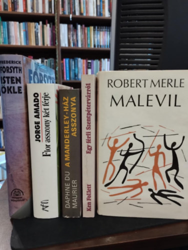Frederick Forsyth, Jorge Amado, Daphne Du Maurier, Ken Follett, Merle Robert: Világirodalom könyvcsomag 5 darabos KÖNYVMENTŐ AJÁNLAT: Isten Ökle, Flor asszony két férje, A Manderley-ház asszonya, Egy férfi Szentpétervárról, Malevil antikvár