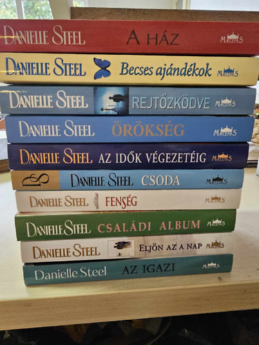 Danielle Steel: 9 db Danielle Steel, KÖNYVMENTŐ AJÁNLAT: Az igazi, Eljön az a nap, Fenség, Csoda, Az idők végezetéig, Örökség, Rejtőzködve, Becses ajándékok, A ház, antikvár