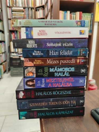 Nora Roberts, J.D. Robb: Könyvcsomag, 10 db. Nora Roberts rajongóknak. Halálos káprázat+Szenvedély téren és időn túl+Halálos rögeszme+Meztelenül a halálba+Mámoros halál+Mézes puszedli+Házi feladat+Sóhajok vizén+Vőlegények+A smaragd nyakék hatalma könyv