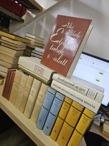 Petőfi Sándor, Ady Endre, Tóth Árpád, Vörösmarty Mihály, Arany János, Áprily Lajos, Nagy László, Zelk Zoltán, Kallós Zoltán, Váci Mihály, könyvcsomag: KÖNYVMENTŐ AJÁNLAT versek 17 kötetben: Petőfi Sándor összes költeményei I-II+ Hét évszázad magyar versei I-II+ Ady Endre összes költeményei I-II+ Tóth Árpád összes versei...+ Vörösmarty Mihály összes költői művei I-II+ Arany János költői művei I-III+ antikvár