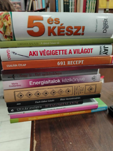 Reader's Digest Kiadó Kft., Szulák Andrea, Kövesdi Natália, Jay Rayner, Fisch Gábor László, Gyömbér Rita, Csigó László - Liptai Zoltán, Kugler Géza, Tornyos Balázs: KÖNYVMENTŐ AJÁNLAT, 12 db. Szakácskönyvek. 5 és kész +A rántott húson túl +Aki végigette a világot +691 recept +Paprikás ételek bográcsban+ Energiaitalok kézikönyve+ Nagy házi cukrászat+ Házi kenyérsütés+ Jutalomfalatok+ Mesés süteményeskönyv könyv