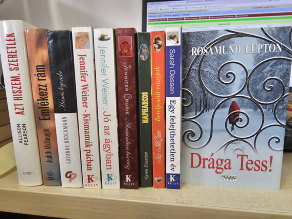 Allison Pearson, Judith McNaught, Suzanne Brockmann, Jennifer Weiner, Jennifer Crusie, Karen Brandon, July McQueen, Sarah Dessen, Rosamund Lupton, könyvcsomag: 10db romantika, KÖNYVMENTŐ AJÁNLAT: Azt hiszem szeretlek+ Emlékezz rám+ Hamis legenda+ Kismamák pácban+ Jó az ágyban+ Álmaimban kísértesz+ Napharcos+ Beteljesült vágyak+ Egy felejthetetlen év+ Drága Tess! antikvár