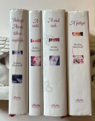 Robin Maxwell: 4DB ROBIN MAXWELL KÖTET: 1.	A FATTYÚ 2.	A SZŰZ 3.	A VAD ÍREK 4.	BOLEYN ANNA TITKOS NAPLÓJA antikvár