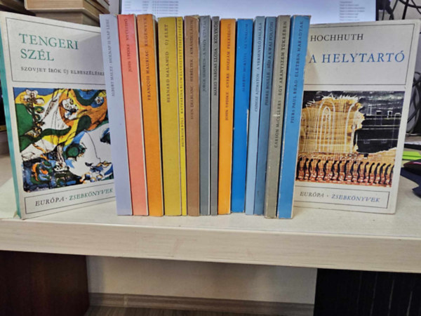 Hochhuth, Piers Paul Read, Carson McCullers, Pierre Boulle, Csingiz Ajtmatov, Alberto Moravia, John Updike, Mario Vargas LLosa, Jorge Semprún, Sven Delblanc, Heinrich Böll, Bernard Malamud, Francois Mauriac, Albert Maltz: 16db Európa Zsebköny KÖNYVMENTŐ AJÁNLAT: A helytartó, Életben maradtak, Egy aranyszem tükrében, Híd a Kwai folyón, A versenyló halála, Az unalom, Gyere hozzám feleségül, Kölykök, A nagy utazás, Heréltek-Kirándulások, Katharina Blum elvesztett tisztessége, antikvár