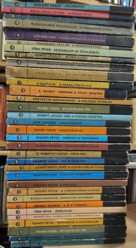 Alaksza Tamás, Alekszandr Polescsuk, Ráth-Végh István, Edward Eager, Kőszegi Imre, Theodore Taylor, Tőke Péter, Geréb László, Friedrich Gerstäcker, Vlagyiszlav Krapivin, E. Nesbit, Krzysztof Baranowski, Fehér Tibor, Robert Leeson, Jack London, Teknős Péter, H. Rider Haggard, Szombathy Viktor, Sándor Lajos, Szentiványi Jenő, Adam Bahdaj, Bogáti Péter, Rudolf Daumann, Dékány András, Hosszú toll-A. Raszulova, Pierre Gamarra, Aleksander Minkowski, Louis Vaczek, Farley Mowat, Cécil Bodker, A. Nyekraszov, Grigorij Fedoszejev, Szürke Bagoly, Dienes András, Joan Phipson, Aimée Sommerfelt, Bret Harte, Jaan Rannap, Krystina Boglar, Lengyel Balázs, Arkagyij P. Gajdar, Betty Baker, Achim Bröger, Francisco Marins, Balogh Béni, Beljajev, Lester del Rey, Földes Péter, Vaszilij Akszjonov, Bodó Géza, Bárdos László, Kertész P. Balázs, Simai Mihály, Kállai R. Gábor, Doán Giói, Dáné Tibor, Daniel Defoe, Robert Louis Stevenson, Anatolij Sztaszj, Jurij Tomin, Hunyady József, Kőváry György, Astrid Lindgren, H. Tuthabajev, Wilhelm Hauff, V.O. Bogomolov, Alekszandr Beljajev, A.C. Clarke, Breszt Borisz, Thomas Mayne Reid, Eduard Báz: 98 db Delfin könyv könyv