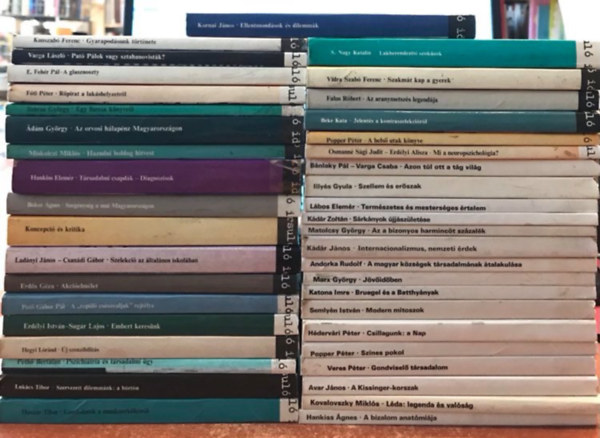 Kornai János, Kunszabó Ferenc, Varga László, E. Fehér Pál, Fóti Péter, Száraz György, Ádám György, MIskolczi Miklós, S. Nagy Katalin, Bokor Ágnes, Hankiss Elemér, Ladányi János, Csanádi Gábor, Huszár Tibor, Lukács Tibor, Bertalan Pethő, Hegyi Lóránd, Erdélyi István-Sugár Lajos, Pető Gábor Pál, Erdős Géza, Vidra Szabó Ferenc, Falus Róbert, Beke Kata, Popper Péter, Erdélyi Alisza, Varga Csaba, Illyés Gyula, Lábos Elemér, Kádár Zoltán, Matolcsy György, Kádár János, Andorka Rudolf, Marx György, Imre katona, Semlyén István, Hédervári Péter, Veres Péter, Hankiss Ágnes, Kovalovszky Miklós, Avar János:: 42 db a Gyorsuló idő sorozatból - Ellentmondások és dilemmák, Gyarapodásunk Története, Pató Pálok vagy sztahanovisták?, A glasznoszty, Röpirat a lakáshelyzetről, Egy furcsa könyvről, Az orvosi hálapénz Magyarországon, Hazudni boldog hitvest könyv