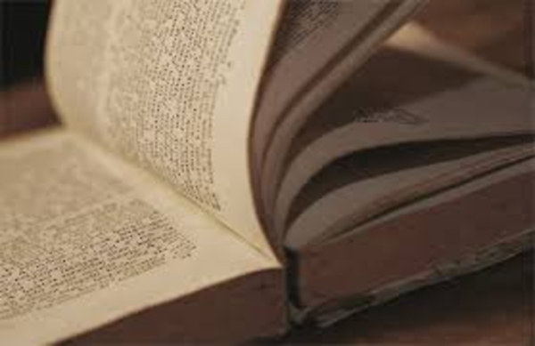 Újvári Gábor: Hittudományi fakultások és tanintézetek a XX. századi magyar egyetemeken antikvár