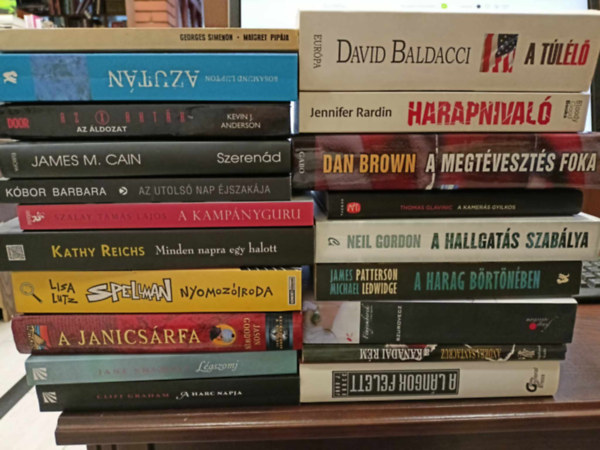 David Baldacci, Dan Brown, Neil Gordon, Jennifer Rardin, James Patterson, John J. Nance, Anderson Kevin J., Kathy Reichs, Kóbor Barbara, Szalay Tamás Lajos, James M. Cain, Lisa Lutz, Jason Goodwin, Jane Shemilt, Cliff Graham, Rosamund Lupton, Georges Simenon, stb: KÖNYVMENTŐ AJÁNLAT, 20 db. Krimi. A túlélő +Harapnivaló +A megtévesztés foka +A kamerás gyilkos +A hallgatás szabálya +A harag börtönében +Fényemberek 1+ A Kanadai rém+ A lángok felett+ Maigret pipája+ Azután+ Az X akták+ Szerenád+ Az utolsó nap éjszakája antikvár