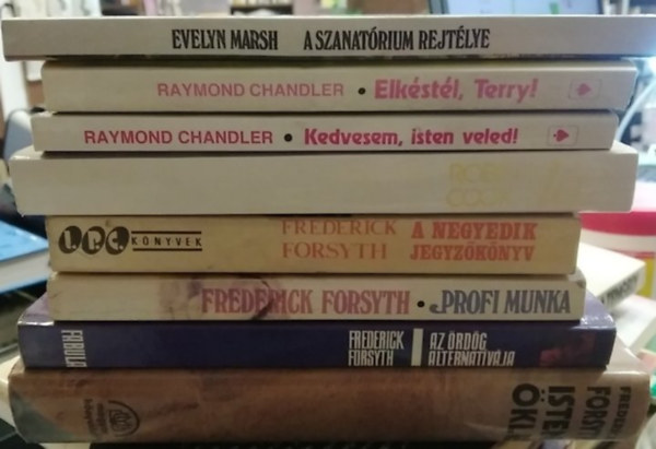 Frederick Forsyth, Robin Cook, Raymond Chandler, Evelyn Marsh: 8 db-os KÖNYVMENTŐ AJÁNLAT, krimi: A szanatórium rejtélye+ Elkéstél, Terry!+ Kedvesem, isten veled!+ Láz+ A negyedik jegyzőkönyv+ Profi munka+ Az ördög alternatívája+ Isten ökle antikvár