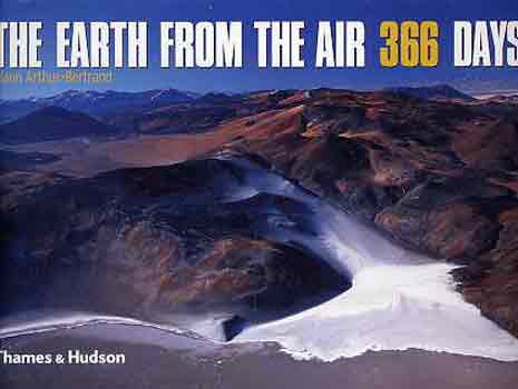 Yann Arthus-Bertrand: The earth from the air 366 days antikvár