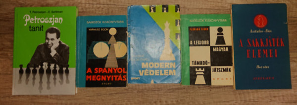 Varnusz Egon, R.D. Keene, Flórián Tibor, Asztalos-Bán, Petroszjan, T.-Sehtman, E.: 5 könyv a sakkról: A spanyol megnyitás, Modern védelem, Táámadójátszmák, A sakkjáték elemi, Petroszjan tanít antikvár