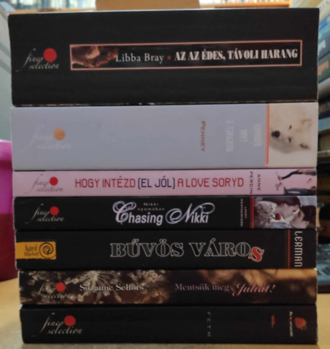 Anne Percin, Drew Lerman, Simone Elkeles, Lacey Weatherford, Suzanne Selfors, Monika Feth, Stef Penney, Libba Bray: 7 db romantikus: Az az édes, távoli harang; Az eperszedő; Bűvös város; Gyengéd, mint a farkasok; Hogy intézd [el jól] a love storyd; Mentsük meg Júliát!; Nikki nyomában antikvár