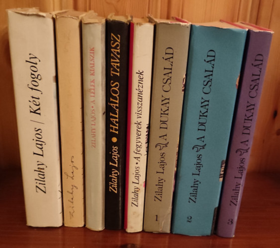 Zilahy Lajos: Zilahy Lajos könyvcsomag (8 db könyv) / A Dukay család 1-3., A fegyverek visszanéznek, Halálos tavasz, A lélek kialszik, Valamit visz a víz, Két fogoly antikvár