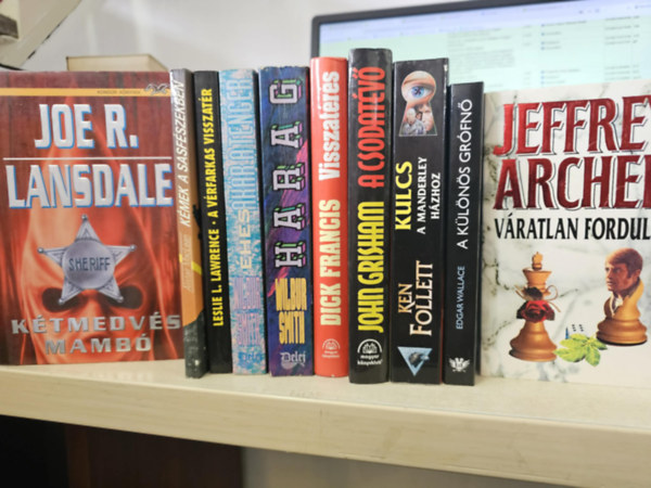 Joe R. Lansdale, Alistair MacLean, Lelie L. Lawrence, Wilbur Smith, Dick Francis, John Grisham, Ken Follett, Edgar Wallace, Jeffrey Archer, könyvcsomag: 10db krimi, KÖNYVMENTŐ AJÁNLAT: Kétmedvés Mambó+ Kémek a sasfészekben+ A vérfarkas visszatér+ Éhes akár a tenger+ Harag+ Visszatérés+ A csodatévő+ Kulcs a Manderley házhoz+ A különös grófnő+ Váratlan fordulat antikvár