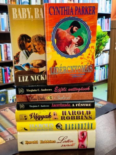 Cynthia Parker, Liz Nickles, Virginia C. Andrews, Diana Dorth, Harold Robbins: Romantikus könyvcsomag 8 darabos KÖNYVMENTŐ AJÁNLAT: Lidércnyomás, Baby, baby, Éjféli ​suttogások, Balsors, Árnyékból a fényre, Vágyak, Ragadozók, Latin szerető antikvár