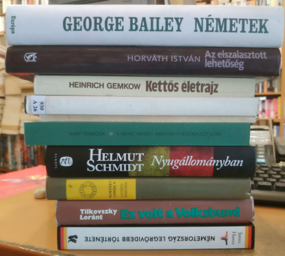 Tilkovszky Loránt, Helmut Schmidt, James Hawes, Mary Fulbrook, Ágh Attila, Heinrich Gemkow, Horváth István, George Bailey: 10 db német történelem: Németország legrövidebb történelem; Ez volt a Volksbund; A német cézárok; Nyugállományban; A német nemzeti identitás a holokauszt után; Felelősségtől áthatott szabadság; A német ideológia történetfelfogása antikvár