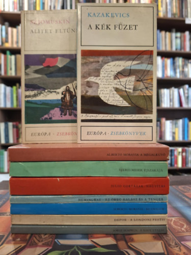 Jorge Semprun, Defoe, Alberto Moravia, Ernest Hemingway, Julio Cortázar, Kazakevics, Szjomuskin: 9 kötet az Európa Zsebkönyvek sorozatból, KÖNYVMENTŐ AJÁNLAT: A Nagy Utazás, A londoni pestis, Az unalom, Az öreg halász és a tenger, A megalkuvó, Nagyítás, Szerelmesek éjszakája (mai francia elbeszélők), A kék füzet, Alitet eltűnik antikvár