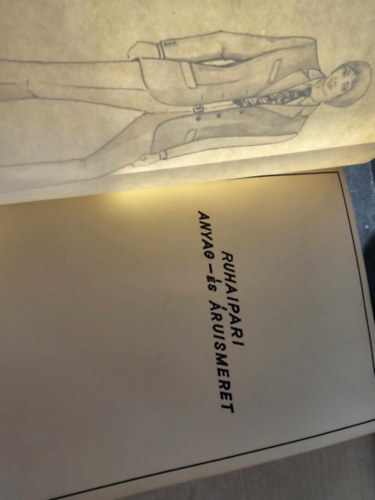 Stroch Judit: Ruhaipari anyag- és áruismeret antikvár