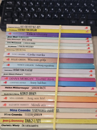 Stephanie Richards, Iris Johansen, Joan Wolf, Helen Mittermeyer, Lisa McConnell, Jeanette Ernest, Nancy Holder, Billie Green, Nancy Carlson, Sandra Brown, Joan Elliott Pickart, Diana Morgan, Courtney Henke, Noelle Berry McCue, Nina Coombs, Elizabeth Barrett, Joan J. Domning, Charlotte Wisely: 23db a Vörös Rózsa sorozatból, KÖNYVMENTŐ AJÁNLAT: Ősz Chesapeake-ben+ Viharos fogadalom+ Titkos viszony+ Felhőszakadás+ Röpke gyönyör+ A szerelem folyója+ A távolság vonzásában+ Szerelmi fészek+ Ciróka-maróka+ Wisconsin grófja+ A sebesség megszállottja+ antikvár