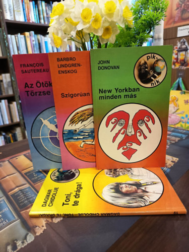 John Donovan, Barbro Lindgren-Enskog, Francois Sautereau, Dagmar Chidolue: Pik-nik könyvcsomag 4 darabos KÖNYVMENTŐ AJÁNLAT: New Yorkban minden más, Szigorúan bizalmas!, Az ötök Törzse, Toni, te drága! antikvár