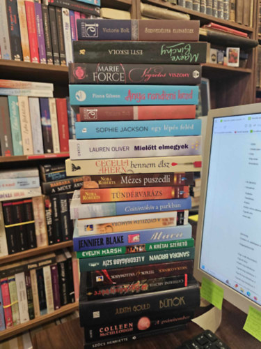 Victoria Holt, Maeve Binchy, Sophie Jackson, Cecilia Ahern, Nora Roberts, Sandra Brown, Jennifer Blake, Evelyn Marsh, Nicola Cornick, Judith Gould, Colleen  McCullough: 20db-os romantikus könyvcsomag: Szenvedélyes ellenségek+ Esti iskola+ Végzetes viszony+ Anya randizni kezd+ A francia királyné+ Egy lépés feléd+ Mielőtt elmegyek+ Bennem élsz+ Mézes puszedli+ Tündérvarázs+ Csütörtökön a parkban+ A győzelem mámora+ Mara+ könyv