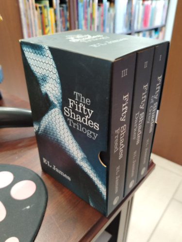 E L James: The Fifty Shades Trilogy (Fifty Shades of Grey, Fifty Shades Darker, Fifty Shades Freed) antikvár