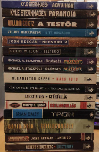 Kyle Sternhagen, William C. Dietz, Stuart Herrington, Josh Keegan, Colin Wilson, Michael A . Stackpole, George Philip, Larry Niven, Brian Daley, Robert Silvenberg: 16 db Walhalla Sci-Fi: Agyvihar; Paranoia; A testőr; A te országod; Neonbiblia; Életerő; Őrjöngés 1-2.; Mars 1910; Jégodisszeia; Gyűrűvilág; Csillaghullás; Tron; Csillagdagály; Anthico; Üvegtorony antikvár