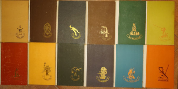 Bernard Gorsky, Hugo A. Bernatzik, Thor Heyerdahl, Molnár Gábor: 12 kötet a Világjárók című sorozatból: Az utolsó sziget, Önkéntes hajótörött, Szimbót hallgatom, A vadon érvelése, Az arany teknősbéka földjén, Aku-aku, A mai Japán, Gari Gari, Akik túlélték a vízözön (az összes cím a leírásban) antikvár