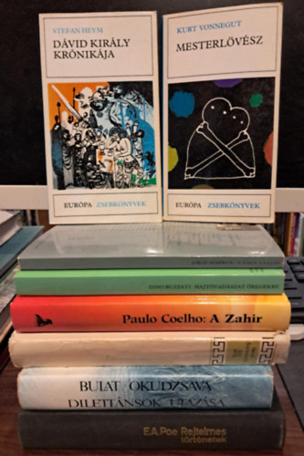Stefan Heym, Kurt Vonnegut, Jorge Semprún, Dino Buzzati, Paulo Coelho, Sienkiewicz Henryk, Bulat Okudzsava, Edgar Allan Poe: 8 db szépirodalmi KÖNYVMENTŐ AJÁNLAT: Dávid király krónikája+ Mesterlövész+ A nagy utazás+ Hajtóvadászat öregekre+ A zahir+ Quo Vadis+ Dilettánsok utazása+ Rejtelmes történetek antikvár