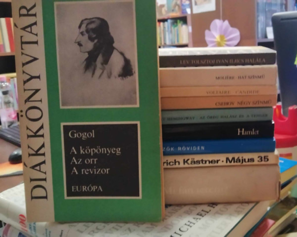 Gogol, Lev Tolsztoj, Moliére, Voltaire, Csehov, E. Hemingway, Shakespeare, O. Nagy Gábor: 8 db KÖNYVMENTŐ AJÁNLAT, kötelezők: Május 35. +Kötelezők röviden (Móra, Molnár, Gárdonyi, Jókai, Móricz) +Hamlet+ Az öreg halász és a tenger+ Candide+ Hat színmű+ Ivan Iljics halála+ A köpönyeg/ Az orr/ A revizor antikvár