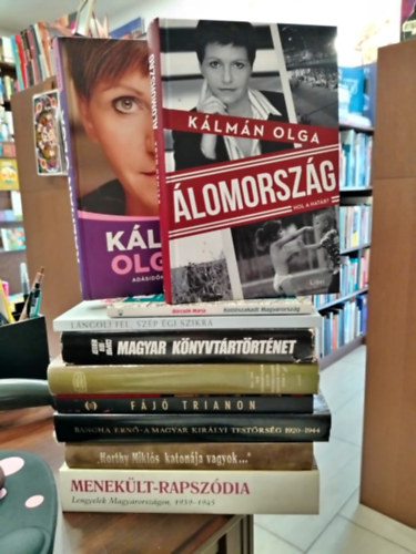 SZERZŐ Börcsök Mária, Csapody V.-Tóth I., Chronowski Nóra, Kondorosi Ferenc, Bernek Ágnes dr., Lonkai Gabriella, Csapodi Cs.-Tóth A.-Vértesy M., válogatta) Vanyó Tihamér Aladár (összegyűjtötte, Száraz Miklós György: KÖNYVMENTŐ AJÁNLAT 10 DB Magyar Történelem. Egyenes beszéd+ Álomország+ Kettészakadt Magyarország+ Lángolj fel, szép égi szikra+ Magyar Könyvtártörténet+ A Bécsi Pápai Követség Levéltárának iratai Magyarországról 1611-1786+ Fájó Trianon+ antikvár