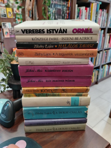 Verebes István Kőszegi Imre Zilahy Lajos Zilahy Lajos Huszka Jenőné Aranyi Mária Jókai Mór Jókai Mór Fekete István Fekete István Zilahy Lajos Zilahy Lajos Zilahy Lajos: KÖNYVMENTŐ AJÁNLAT, 9 db magyar szerzők: Ornél, Isteni Beatrice, Halálos tavasz, A fegyverek visszanéznek, Szellő szárnyán..., Kárpáthy Zoltán, Egy magyar nábob, Csí és más elbeszélések, A Dukay család 1-3, Aranyidő antikvár