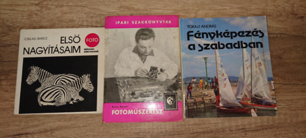 3 fényképezéssel kapcsolatos kiadvány:: Fényképezés a szabadban, Első nagyításaim, Fotoműszerész (Ipari szakkönyvtár) antikvár