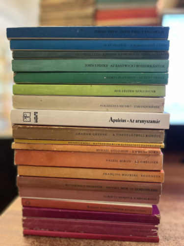 Christiane Rochefort, John Berger, Emil Manov, Bohumil Hrabal, Alberto Moravia, John Updike, Franz Kafka: 34 db Európa Zsebkönyv antikvár