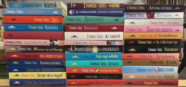 Danielle Steel: 36 db Danielle Steel könyv: Szárnyak, Örökség, Zoya, Keserédes, Családi album, Az élet megy tovább, Hosszú at út hazáig, Ház a Remény utcában, Egyszer az életbne, Ugrás a sötétbe, Várnak rád a hegyek, Ellenállhatatlan erők, A gyűrű, Erősebb a szerelemnél, antikvár