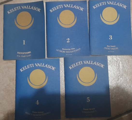 Hoppál Mihály, Gaál Ernő, Raj Tamás, Fodor György, Komoróczy Géza: 5 db keleti vallások (1-5.) füzet: 1. Egyiptomi, 2. Az ókori Mezopotámia, 3. Zsidó vallás, 4. Keleti kereszténység, 5. Sámánizmus antikvár