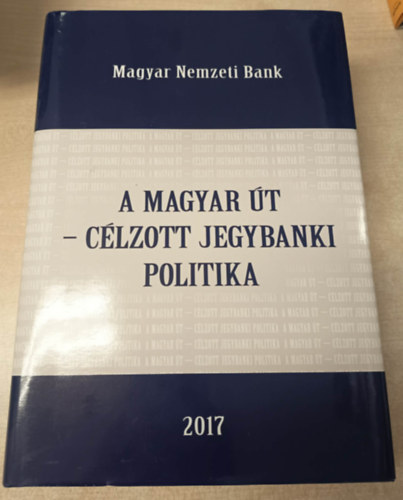 A magyar út - célzott jegybanki politika antikvár