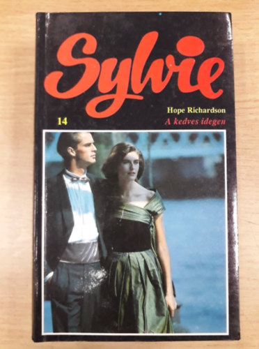 Hope Richardson, Julia Hunter, Patricia Thomas, Agnes St. Clair, Sarah Garden, Julia Wolf, Brenda Dean: 7 db Sylvie: A kedves idegen, Egy napot se nélküled, Egészen megbolondítasz, A sárkány éve, Szerelem vár Afrikában, Sötétségből a fénybe, Hinni a szerelemben antikvár