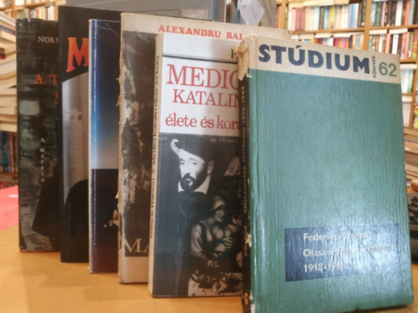 Frederico Chabod, Francis Watson, Alexandru Balaci, Walter Audisio, Ormos Mária, Norman Lewis: 6 db olasz történelem: Olaszország története 1918-1948; Medici Katalin élete és kora; Niccoló Machiavelli; Az olasz nép nevében; Mussolini; A tiszteletre méltó társaság antikvár