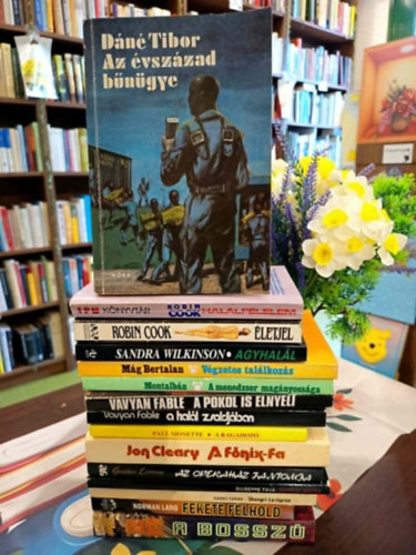 Dáné Tibor, Robin Cook, Sandra Wilkinson, Mág Bertalan, Montalbán, Vavyan Fable, Paul Monette, Jon Cleary, Gaston Leroux, Giuseppe Fava, Harry Thürk, Norman Lang, Wilbur Smith: Krimi könyvcsomag 15 darabos KÖNYVMENTŐ AJÁNLAT:  Az évszázad bűnügye, Halálfélelem, Életjel, Agyhalál, Végzetes találkozás, A menedzser magányossága, A pokol is elnyeli, A halál zsoldjában, A ragadozó, A főnix-fa, Az operaház fantomja, Szicíliai maffia, antikvár