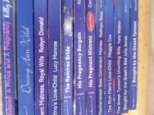 12 Mills&Boon books  ... idegen