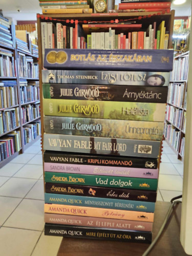 Amanda Quick, Sandra Brown, Vavyan Fabe, Julie Garwood, Thomas Steinbeck, Nora Roberts: 14db romantika KÖNYVMENTŐ AJÁNLAT: Mire éjfélt üt az óra, Az éj leple alatt, Botrány, Menyasszonyt bérelnék, Édes düh, Vad dolgok, Eltévedt levelek, Kriplikommandó, My fair lord, Ünneprontó, Halállista, Árnyéktánc, Ezüst lótusz, Botlás az éjszakában antikvár