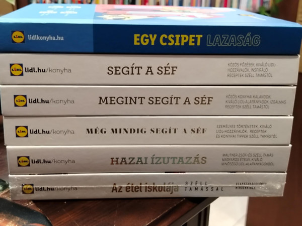 Mizsei Jani és Kapunics Gréti Széll Tamás Széll Tamás Széll Tamás Mautner Zsófi és Széll Tamás Széll Tamás: KÖNYVMENTŐ AJÁNLAT, 6 DB. LIDL KONYHA - Egy csipet lazaság, Segít a séf, Megint segít a séf, Még mindig segít a séf, Hazai ízutazás, Az étel iskolája antikvár