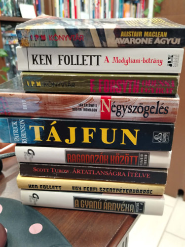 Alistair MacLean Ken Follett Frederick Forsyth Ian Caldwell – Dustin Thomason Patrick Robinson Michael Ridpath Scott Turow Ken Follett Paul-Loup Sulitzer.: KÖNYVMENTŐ AJÁNLAT, 9 DB. Krimik. Navarone ágyúi, A Modigliani-botrány, Az Odessza-ügy, Négyszögelés, Tájfun, Ragadozók között, Ártatlanságra ítélve, Egy férfi Szentpétervárról, A gyanú árnyéka. antikvár