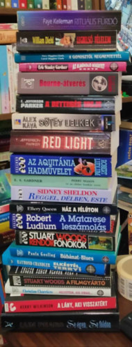 Faye Kellerman, William Diehl, Erle Stanley Gardner, Robert Ludlum, I. J. Parker, Alex Kava, Sidney Sheldon, Ellery Queen, Stuart Woods, Paula Gosling, stb: 20 db krimi KÖNYVMENTŐ AJÁNLAT: Rituális fürdő+ A filmgyártó+ Rendőrfőnökök+ A Matarese leszámolás+ A rettegés ideje+ Bourne-átverés+ Reggel,délben,este+ Legbelső félelem+ Helyettem kis virág+ Ház a félúton+ Búbánat-blues+ Elkéstél Terry antikvár