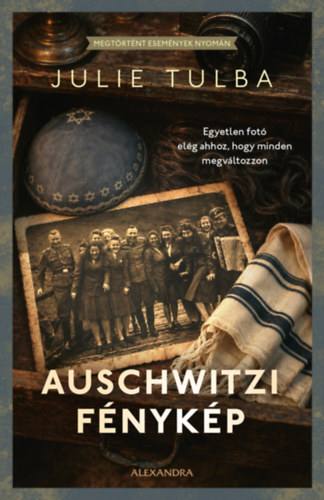 Julie Tulba: Auschwitzi fénykép könyv