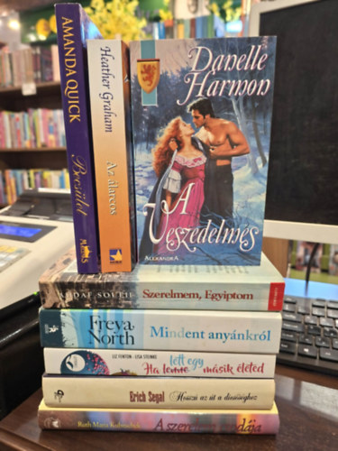 Danelle Harmon, Heather Graham, Amanda Quick, Ahdaf Soueif, Freya North, Liz Fenton- Lisa Steinke, Erich Segal, Ruth Maria Kubitschek: 8 db romantikus kötet, KÖNYVMENTŐ AJÁNLAT: A veszedelmes, Az álarcos, Becsület, Szerelmem, Egyiptom, Mindent anyánkról, Ha lett egy másik életed, Hosszú az út a dicsőséghez, A szerelem csodája antikvár