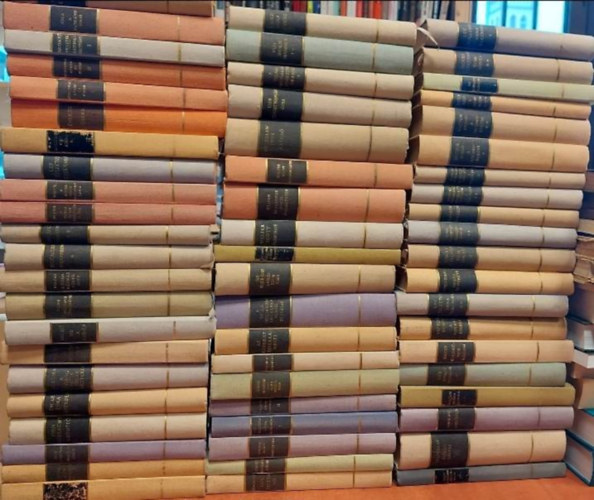 Emily Bronte, Stendhal, Boleslaw Prus, Lev Tolsztoj, Werfel, G. Boccaccio, E.A.Poe, Ivo Andric, Wells H. G., Ivan Olbracht, Lion Feuchtwanger, Honoré de Balzac, Walter Scott, Cao Hszüe-Csin, Gustave Flaubert, Gorkij, Thomas Hardy, Henry Fielding, Federico De Roberto, Victor Hugo, E. Hemingway, Thackeray, Nikos Kazantzakis, Fast Howard, Emil Zola: 93 db a Világirodalom Remekei sorozatból: Kurtizánok, A patkányfogó, Villette/Hastings kapitány I-II., Vörös és fehér I-II., Énekek Éneke, A bábu II.,Feltámadás,A Musza Dagh negyven napja I-II.,Dekameron I-II., A tizenhárom történet,Rejtelmes történetek, könyv
